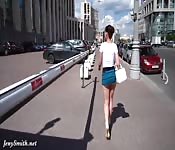 Watch a woman shake her ass as she walks