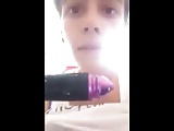 pendeja con cepillo pajeandose