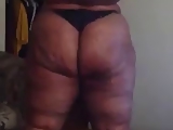 Sexy bbw mama shakes dat azz for her man