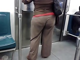 Un Rico Culito En El Metro 