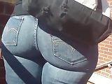 BIG DONK BOOTY IN JEANS.DAYUM!!!