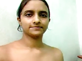 Bangaldesi girl Amna showing her big boob