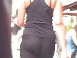 Popin that ass while walking