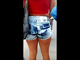 Vadia com short enterrado