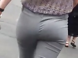 Great bum in capri pants