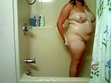 chubby girl in bathroom play with her pussy