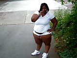 thick gurl flashing in public