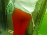 Culoncita en leggings rojos 1