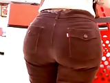 Big bubble butt bouncing from SIDE to SIDE