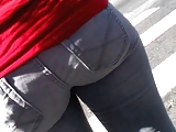 nice tight ass in jeans at cross walk