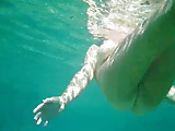 Ful naked nude MILF under the water with hairy pussy 