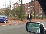 Junge Frau aus dem Auto angesprochen und gewichst