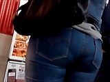 HIDDEN CAM TEEN ASS IN JEANS