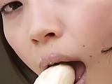 AZUMI likes banana