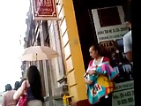 NALGONA CAMINANDO CALLE ZOCALO