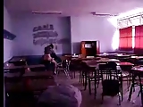 profesora y alumno cojiendo en un aula (espia)