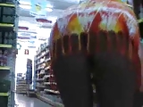 Upskirt in supermarket NO PANTIES