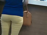 BIG BOOTY IN YELLOW