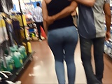 CULO DE CASADA VECINA EN WALMART