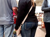 candid pawg in tight jeans.