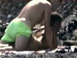 Beach voyeur video: girl giving a blow job