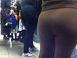 Candid booty milf in brown sweats 