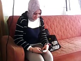 Dar kot giyen turbanli kiz (Turkish Young Hijab Girl)