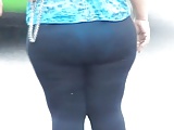 Mega Culona en leggins transparentes 